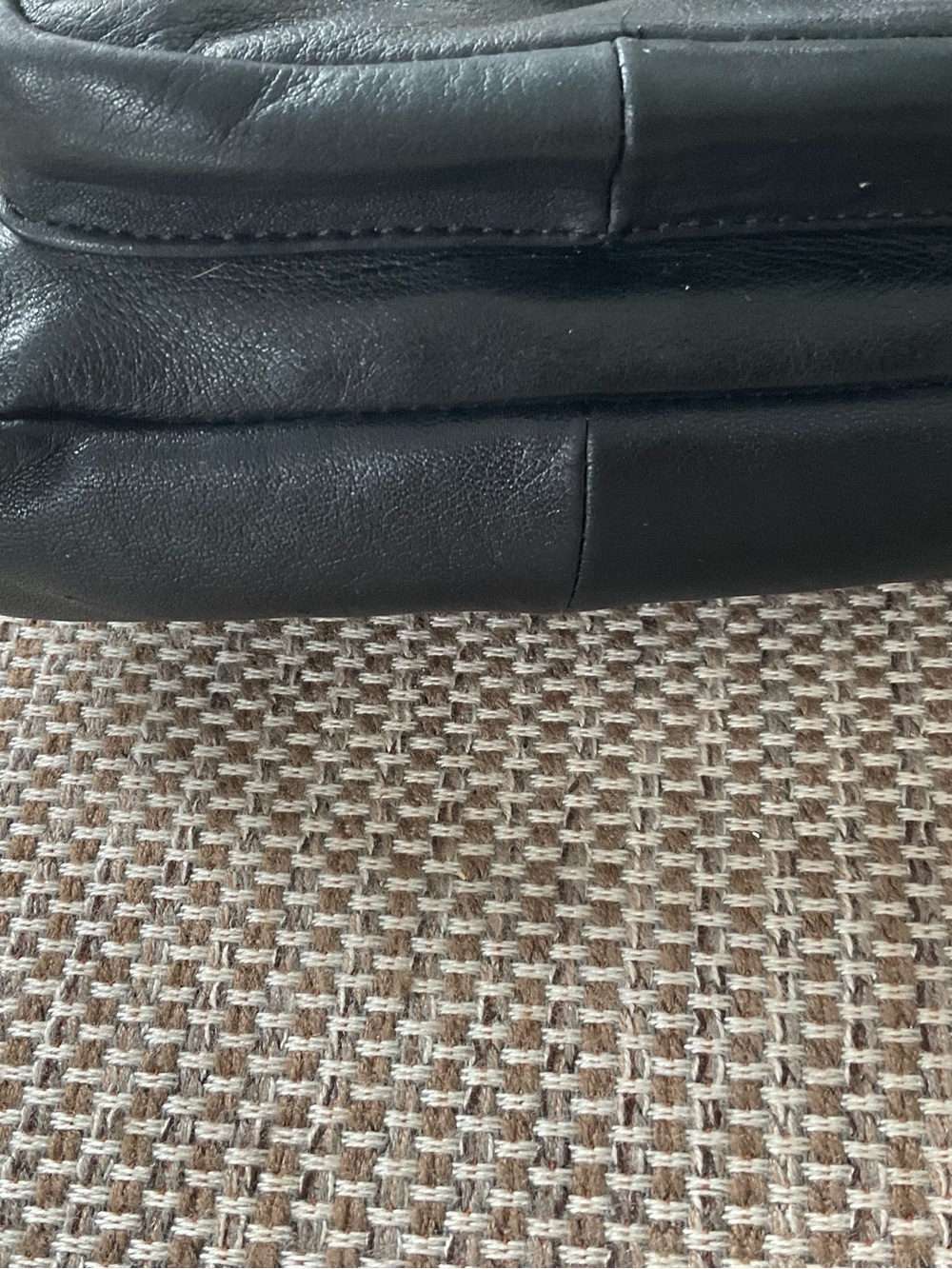 Black leather Enzo Angiolini crossbody - Picture 5 of 11